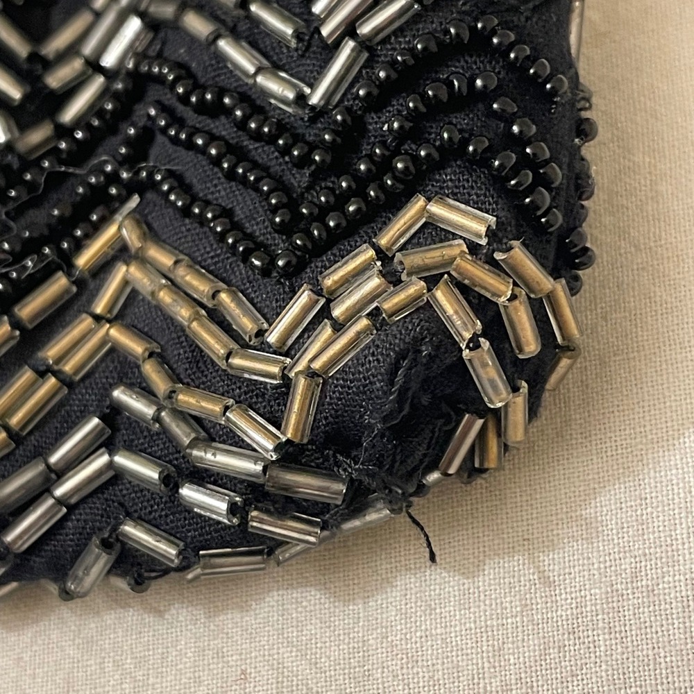 Kimchi Blue Beaded Clutch Coin Purse Black Gold Chevron Kiss Lock - Picture 2 of 7
